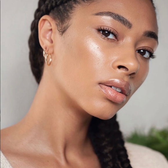 Becca shimmering skin perfector poured NIB!! - Picture 3 of 13